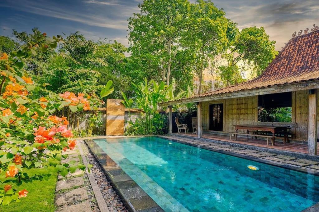 Villa Wahyu Joglo Pool Honeymoon Oasis
