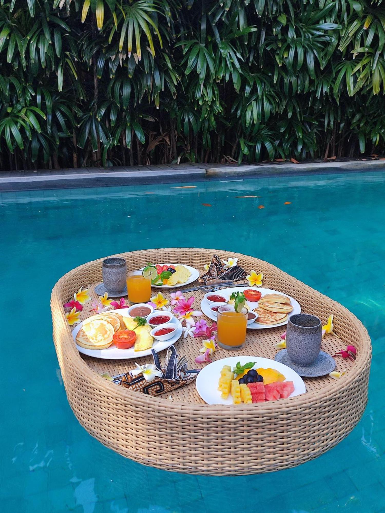 Wahyu Joglo Pool Honeymoon Oasis Villa *