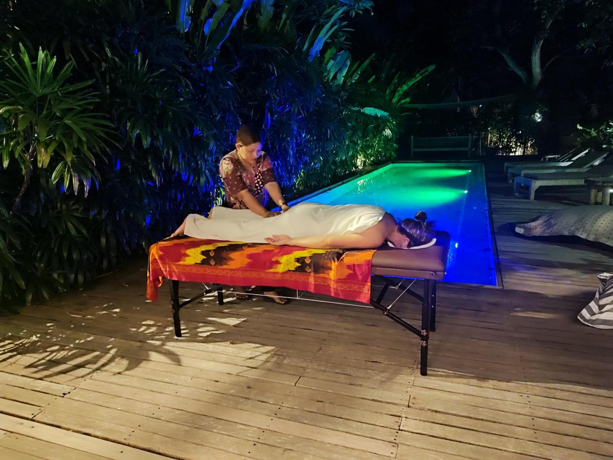 Wahyu Joglo Pool Honeymoon Oasis Villa *